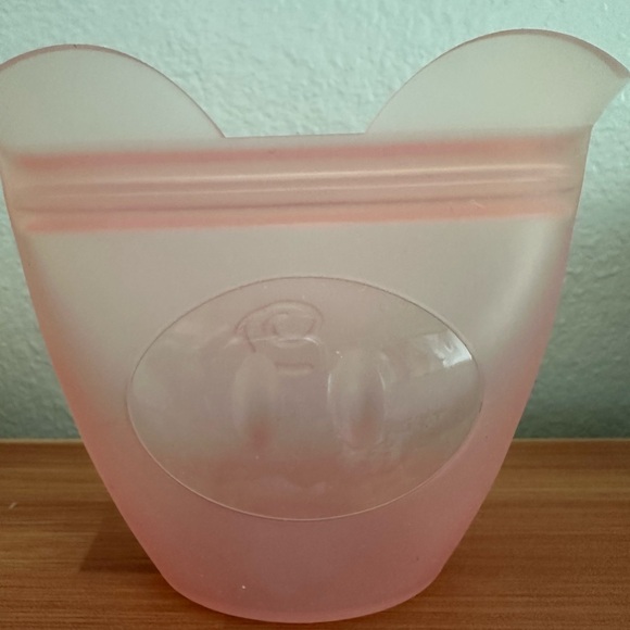 🐷 Zip Top Reusable 100% Silicone Baby + Kid Snack Containers - Picture 5 of 5
